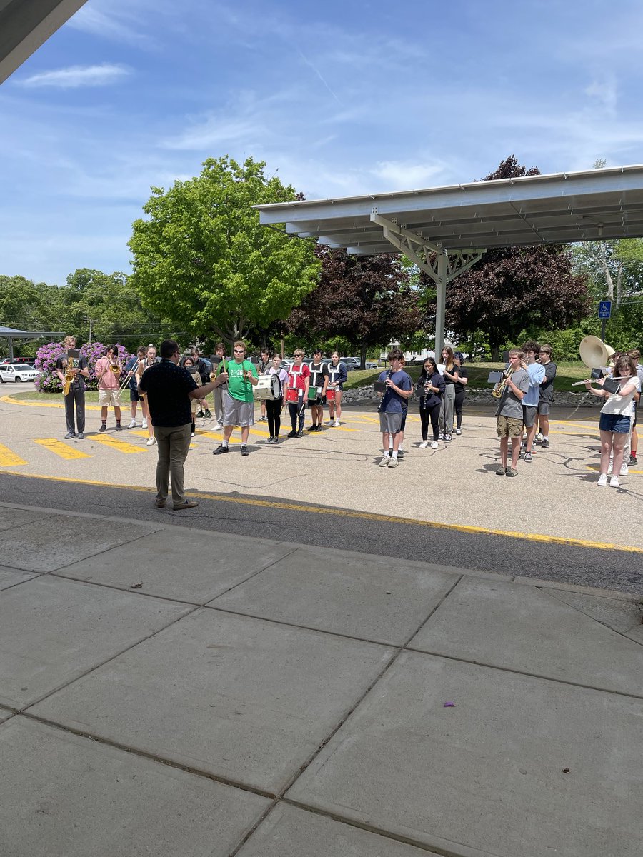 jmannion4C's tweet photo. The Miscoe Hill band took advantage of this beautiful day to prepare for the upcoming #MemorialDay parade ⁦@MendonUptonRSD⁩ https://t.co/uEw9ZVbMrK