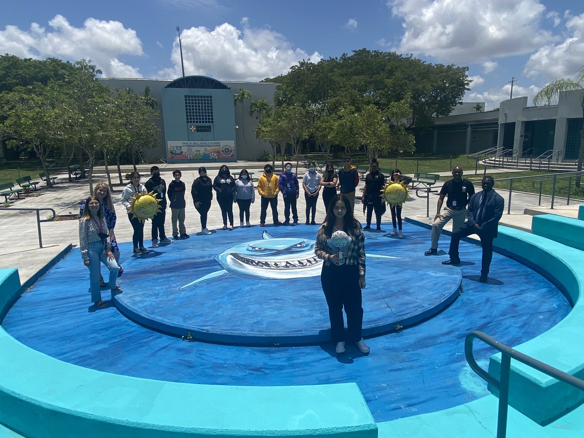 PaulBellMiddle's tweet photo. A special shout out to Laura Martinez for being recognized for VALUES MATTERS: Pursuit of Excellence!! Through her adversities of coming to the U.S. and incorporating herself into this society, Laura is an amazing student and human being!! #valuesmattermdcps @MDCPSSouth @MDCPS https://t.co/e8R2bxtJjw
