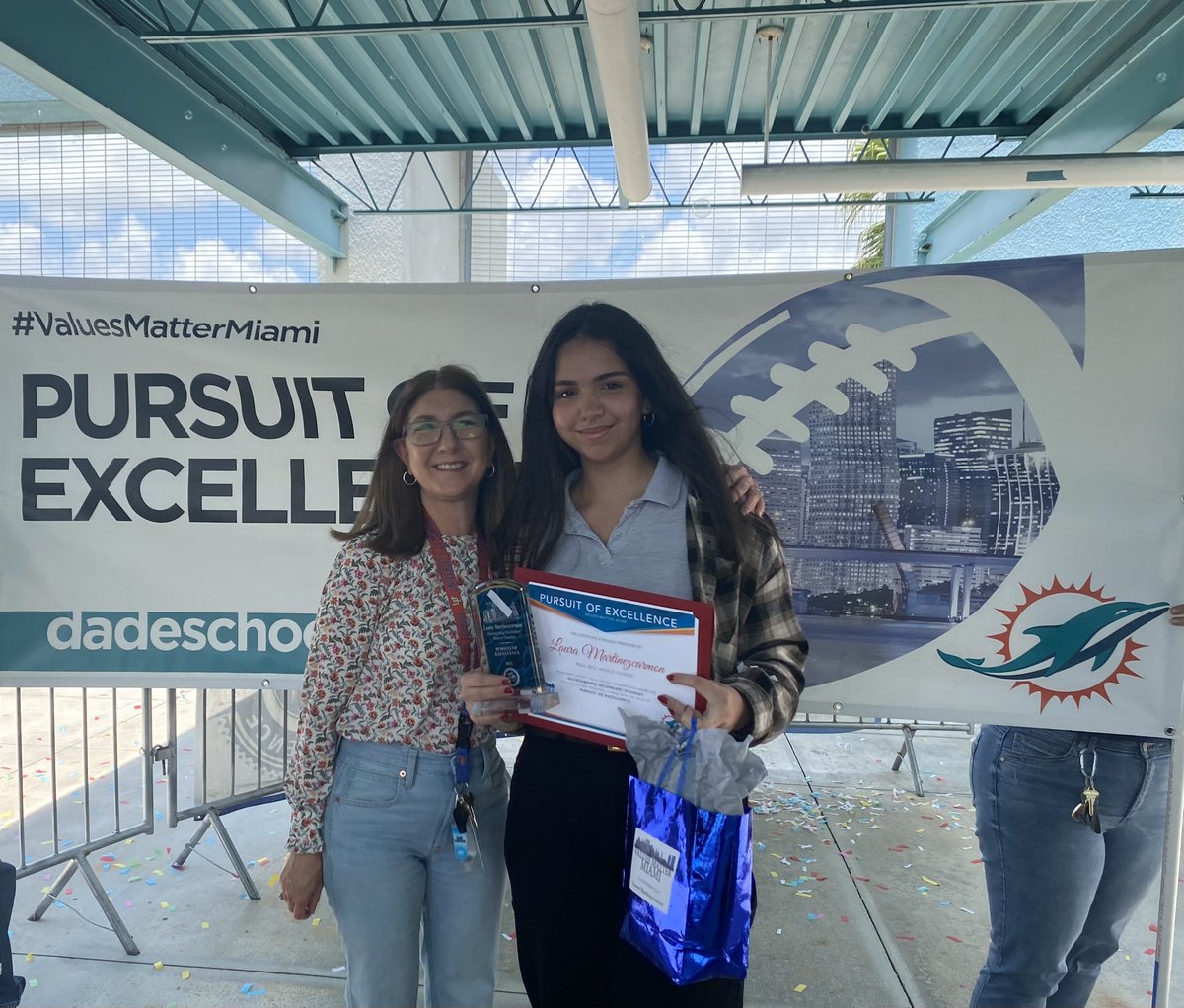PaulBellMiddle's tweet photo. A special shout out to Laura Martinez for being recognized for VALUES MATTERS: Pursuit of Excellence!! Through her adversities of coming to the U.S. and incorporating herself into this society, Laura is an amazing student and human being!! #valuesmattermdcps @MDCPSSouth @MDCPS https://t.co/e3hn6bre5D