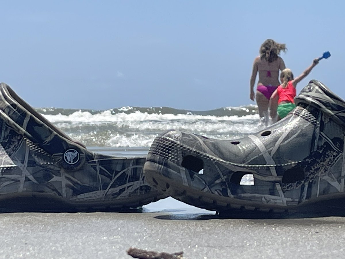 jtighe08's tweet photo. Along w/ enjoying great day w/family on #FollyBeach there are some important rules + regulations to remember…including no drinking alcohol on the beach. Tonight at 6 on @ABCNews4 we will break down the #beachrules for you @CityofFolly #chsnews #chs #beach #MemorialDayWeekend https://t.co/tgeF4Xiuf2