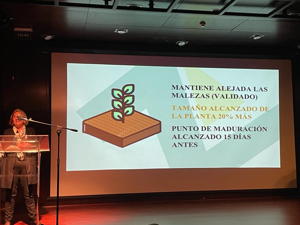 Aguas_Antof's tweet photo. Estuvimos presentes en el cierre de #AntofaInnova 💡 Felices como empresa patrocinante del proyecto de #Agropelo impulsado por @MatterOfTrust, que apunta a la eficiencia hídrica en la región de #Antofagsta a través del uso de residuos, como es el cabello humano. https://t.co/jW36IYXkDD