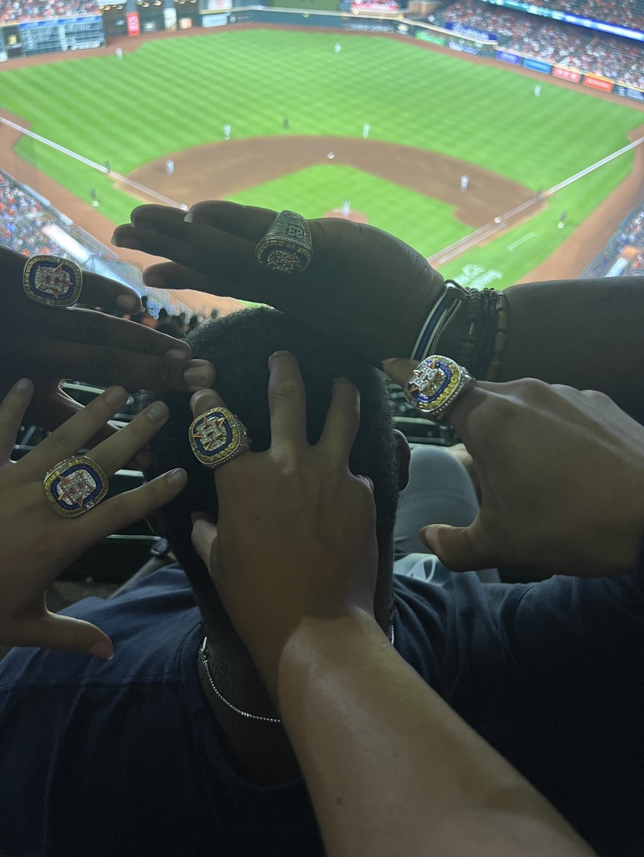vaddo_inc's tweet photo. Congratulations to our contest winners from last week! We took a trip to the local Astros game to celebrate their hard work! ⚾️ 

➡️ https://t.co/Reroihas3S
#VaddoIncTeam #VaddoIncCulture #VaddoIncSalary #VaddoIncJobs #WorkingAtVaddoInc #WhoIsVaddoInc https://t.co/TG8xsmcdIm