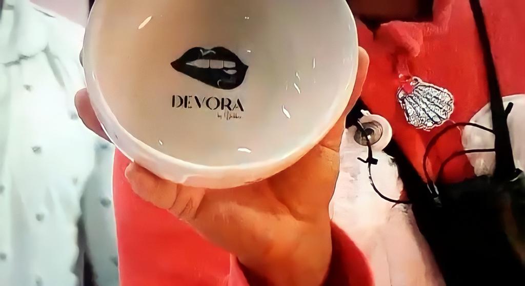 tigeladadeby's tweet photo. Olá a todxs!!
Ontem as tigelas da Débora estiveram na casa e não deixaram ninguém indiferente 🥰 são tão mimosas! Se tiverem curiosidade podem sempre ir à página @devorabydebbie no Instagram! Ou consultar o site https://t.co/8QBOBaOhVK 

#bbtvi #teamdebbie #devorabydebbie https://t.co/gIjHuRX4oM