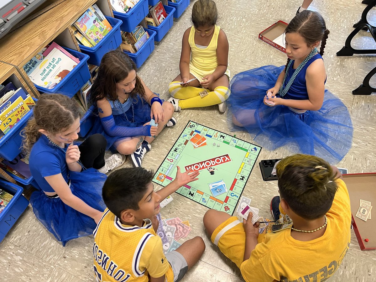 EllenZeises's tweet photo. G is for Game Day! Today we learned to play different games! #abcCount⬇️ #jrrsfamily @JRRS_Jericho https://t.co/tdgGZ4MgJb