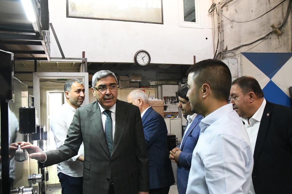 EyupOzkececi's tweet photo. İl yönetim kurulumuzla birlikte İl Yönetim Kurulu Üyemiz Sn @huseyinkitir'ı, abisi @kitirmustafa'ı ve Sembol Çelik Kasa çalışanlarını ziyaret ettik.

Sn @huseyinkitir'a, kardeşine ve ekibine hayırlı kazançlar diler;  misafirperverlikleri ve hoş sohbetleri için teşekkür ederim. https://t.co/rHRYCZvwvC