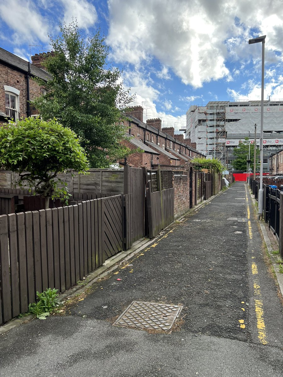 k4shf's tweet photo. Wow first time I have been in #Ancoats for a event at the #expressbuilding never knew these houses existed reminds a little of #wonderfulwestwood 👍back hopefully in #oldhamhour later @muzahidukhan https://t.co/9Xvywzs6Bi