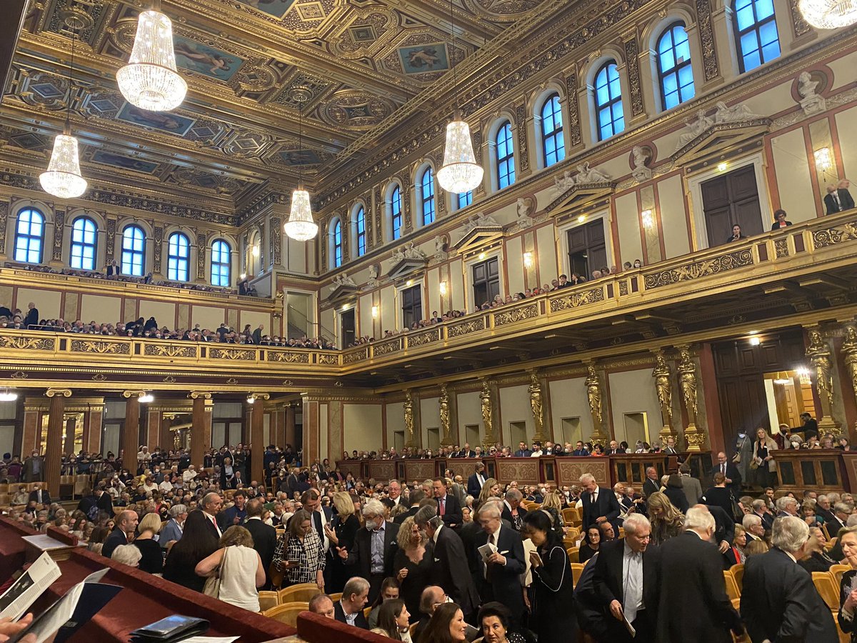 schulz_marit's tweet photo. Ein voller Konzertsaal im @Musikverein Wien, ein großartiges Konzert des @Gewandhaus Orchesters unter Leitung von @andris_nelsons, begeisterte TeilnehmerInnen und ein Abend voll gefüllt mit Austausch über Leipzig und die Musik. @LeipzigTourist sagt allen Partnern DANKE! https://t.co/ZSeyHzLfdX