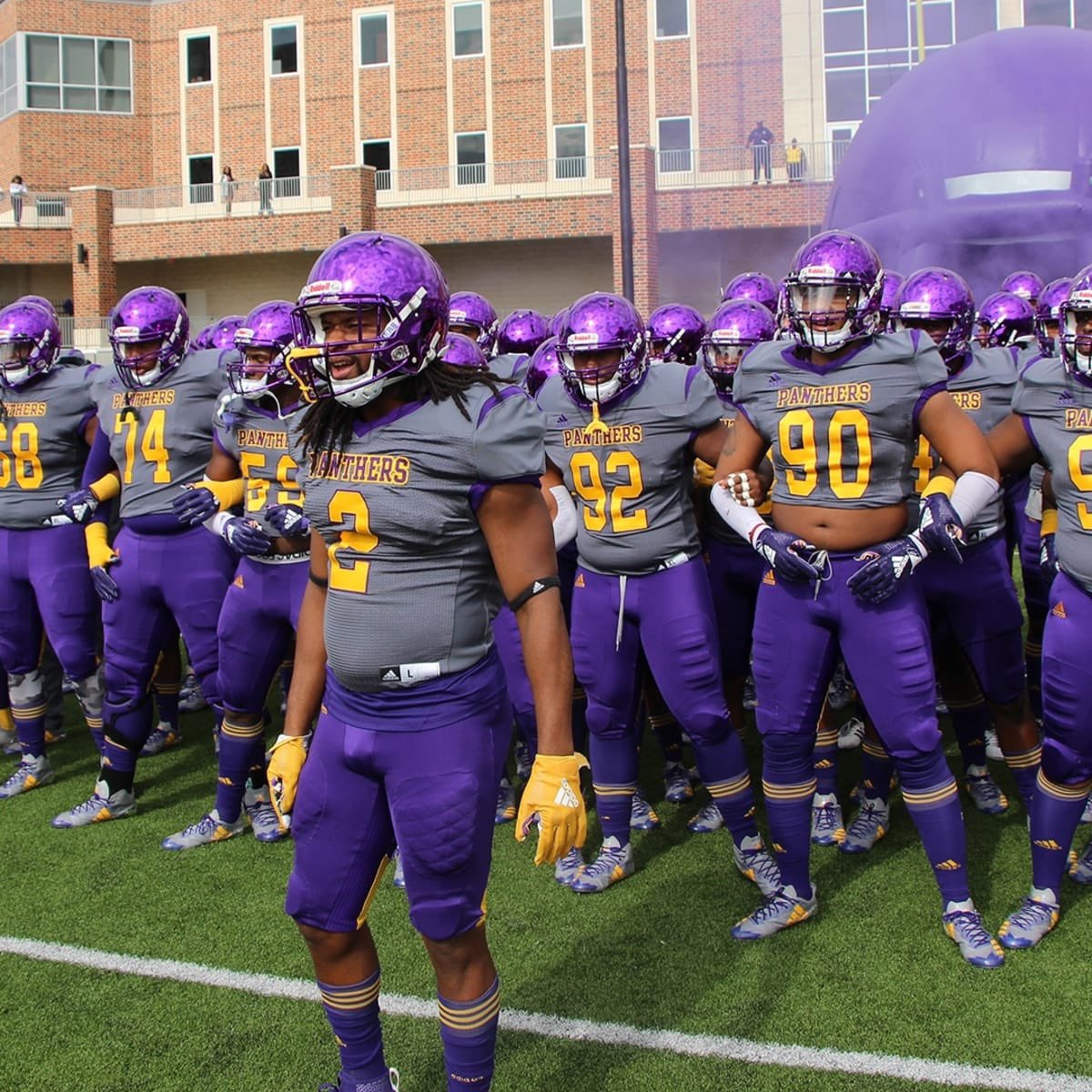 After a great conversation with @Bradleyttg im honored to be offered by a amazing #HBCU <a href="/PVAMUFootball/">SPOT THE BALL ☔️</a>.
Thats to PV staff and North Mesquite staff for believing in me.
<a href="/KoachV/">Wiley Vonner Jr</a> @Tkick6 <a href="/TrustMyEyesO/">⭕️FFERTUNITY</a> #PurpleStorm