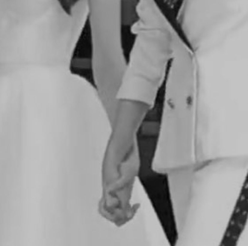 FaChar_3000's tweet photo. You may hold my hand for a while, but you hold my heart forever. 🐶🐰🤍✨

 #อิงล็อต #ENGLOT #ชาล็อตออสติน #อิงฟ้ามหาชน https://t.co/tUUoAU8hlK