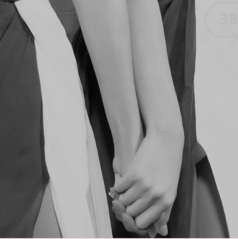 FaChar_3000's tweet photo. You may hold my hand for a while, but you hold my heart forever. 🐶🐰🤍✨

 #อิงล็อต #ENGLOT #ชาล็อตออสติน #อิงฟ้ามหาชน https://t.co/tUUoAU8hlK