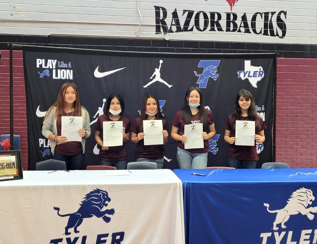 InspirePrincipl's tweet photo. Proud of our 8th grade soccer girls for signing with two amazing high school. @TLGirlsSoccer and Tyler High.  Keep on kicking your way to success.  As and Bs 👍 @HoggTylerISD @JDSimmsOfETX #CoachGranberry #coachcollins https://t.co/SInlAYzynp