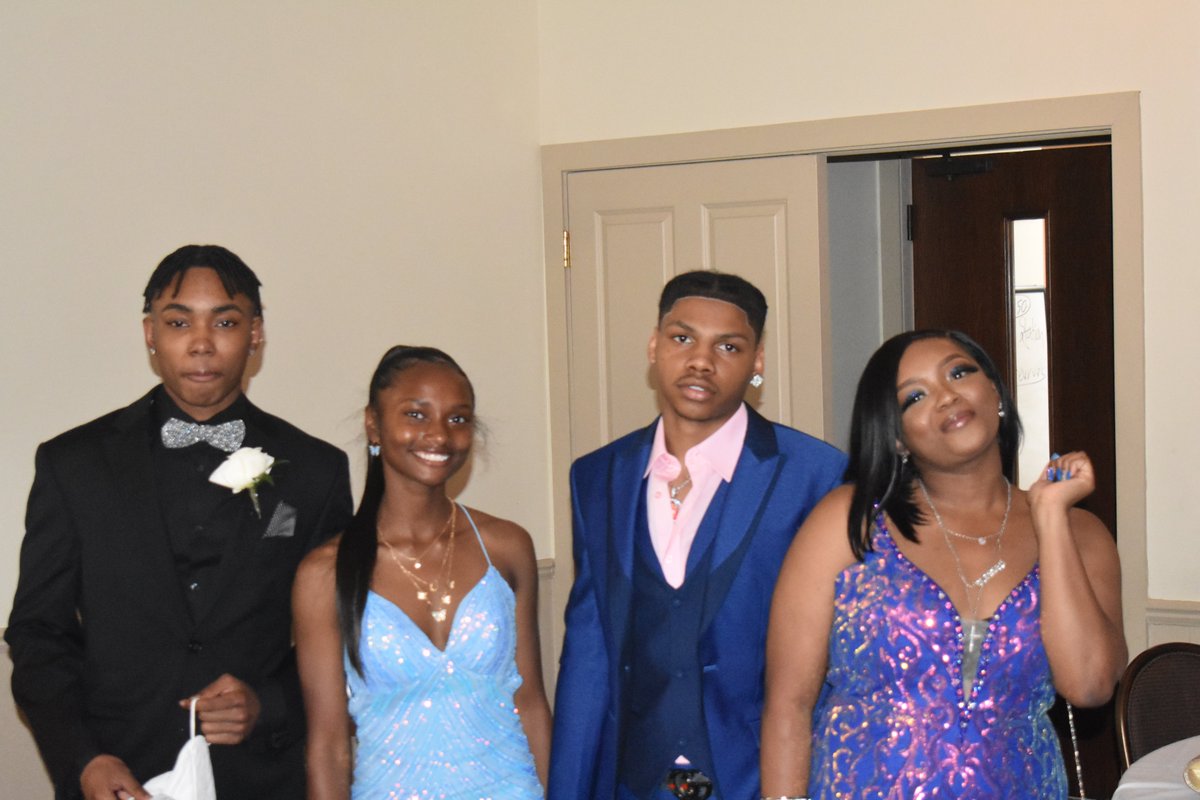 ycschools_us's tweet photo. Our Seniors showed up and showed out for Prom 2022 💛😍🖤 Next up is Graduation!!🎓 #ychsdynamic 

A big thank you to YCHS Student Ian McLean for taking these photos! https://t.co/sbirVu71SA