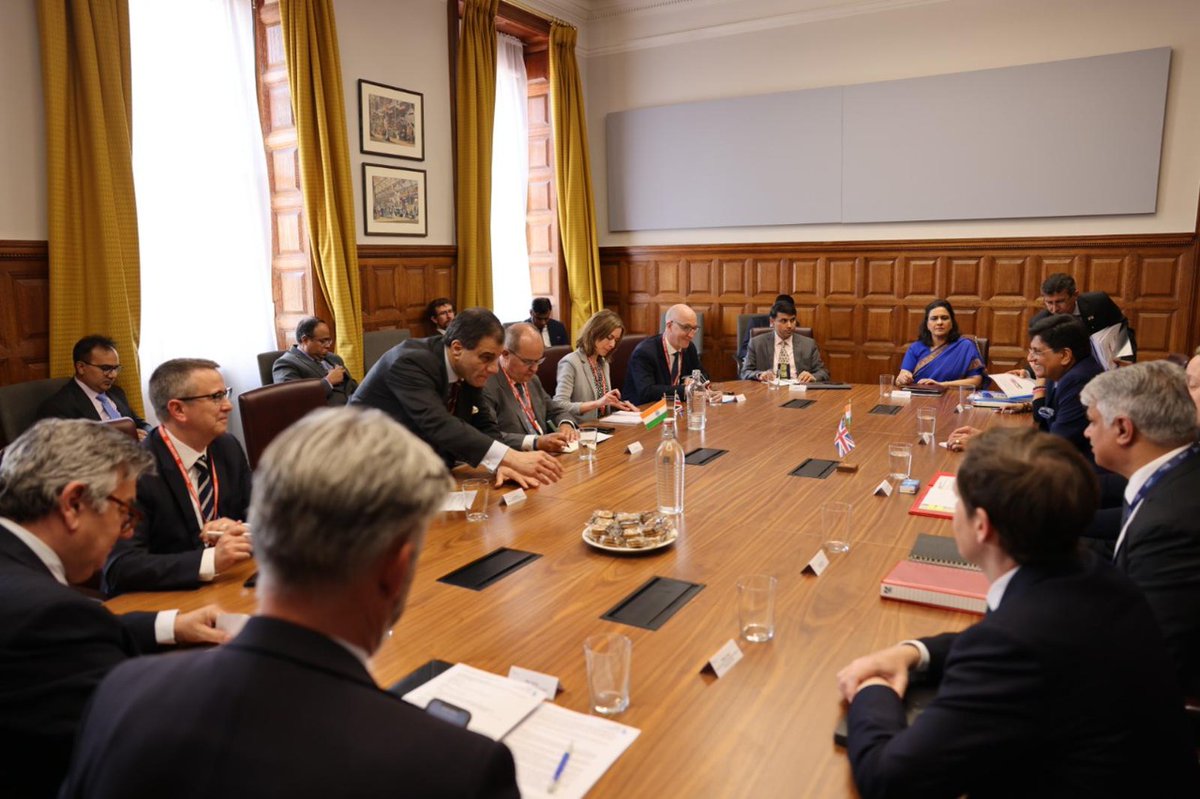 PiyushGoyal's tweet photo. Co-hosted the 'Small Business Round Table' along with UK Secretary of State for International Trade @AnnieTrev.

With India-UK trade talks progressing, discussed with business heads, the promise that India's growing economy holds for investments. https://t.co/HeS9VhMGUY