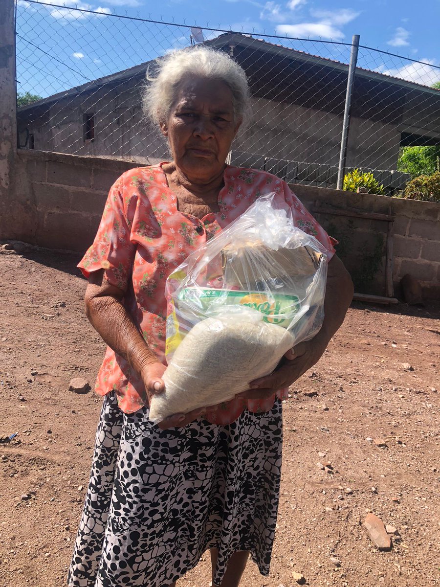 AcoesHonduras's tweet photo. EQUIPO DEL PROYECTO DE ANCIANOS VISITA BENEFIARIOS EN CALPULES OLANCHO
El equipo de gestión del proyecto de ancianos viajó hasta la comunidad de Calpules (Olancho) con el objetivo de estar más cerca de los beneficiarios que en esa zona ayudan.
#AprendiendoACompartir https://t.co/X5uaB7fi6P