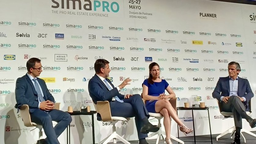 Registrador_es's tweet photo. El vicedecano del Colegio de Registradores José Miguel Tabarés ha participado esta tarde en #SIMAPRO2022 @simaexpo y ha visitado el stand de #Registradores en “#Sima te asesora”. https://t.co/XYKYgeMCWH