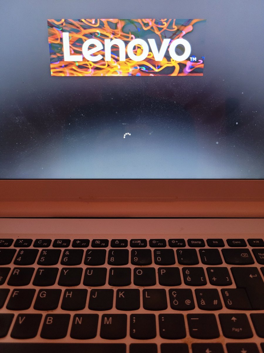 emmemme77's tweet photo. Scusa la sfacciataggine...acceso il PC ed è già due ore xhe' non va avanti? Cosa fare? Consigli? 🙏🙏🙏 @87miste #pcdown https://t.co/KnOTYBw2UB