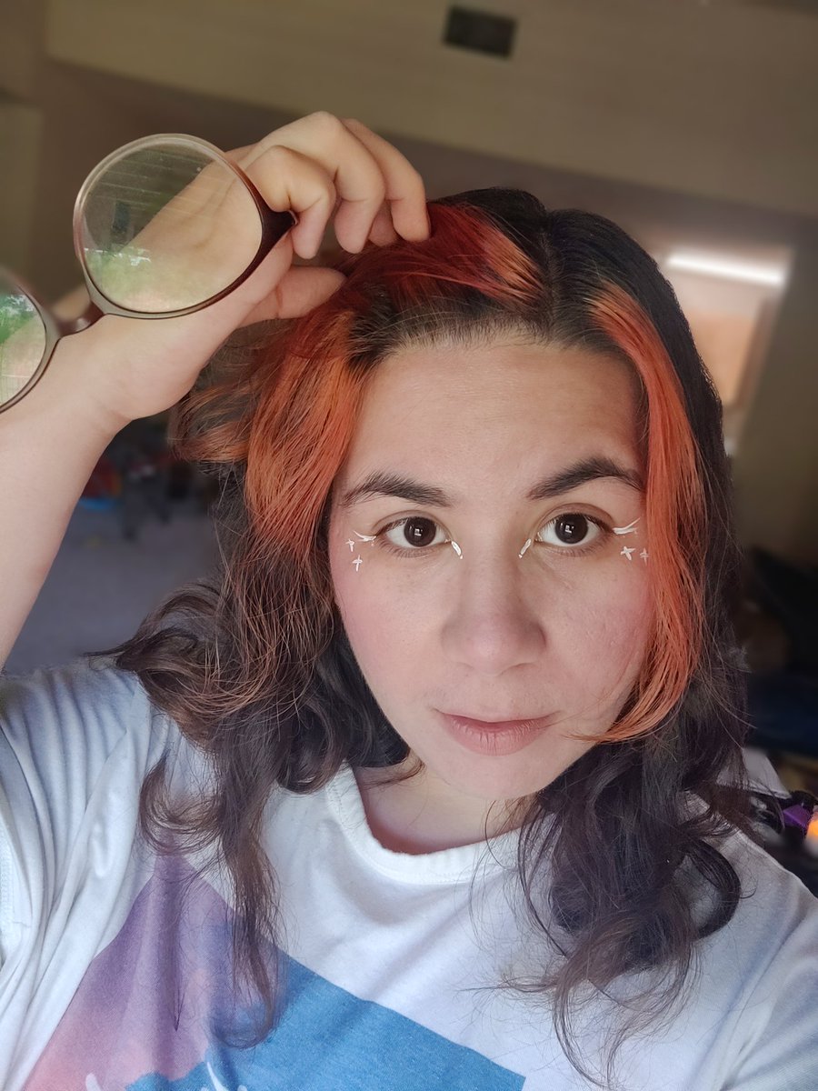 Kaybear_30's tweet photo. White eyeliner makes me feel magical #eyeliner #selfie https://t.co/a0N2UwtaNR