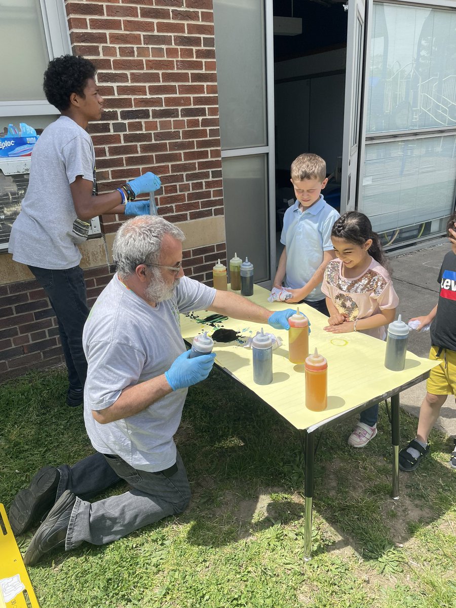 Something special is happening in Kindergarten today….thank you to Mr. Warner and Mr. Albert’s for their help! <a href="/MrsGiannuzziSL/">Holly Giannuzzi</a> <a href="/MrsMFrostSL/">Michele Frost</a> <a href="/MrsDitre/">Mrs.Ditre@SyrLatin</a> <a href="/syracuselatin/">Syracuse Latin</a>