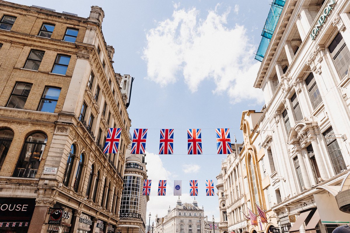 Leicester Square (@discoverlsq) on Twitter photo π We're Platinum Jubilee ready! The one week countdown begins! π  
#Jubilee #LetsDoLondon #PlatinumJubilee  #LondonLife #LondonbyLondoners π We're Platinum Jubilee ready! The one week countdown begins! π  
#Jubilee #LetsDoLondon #PlatinumJubilee  #LondonLife #LondonbyLondoners