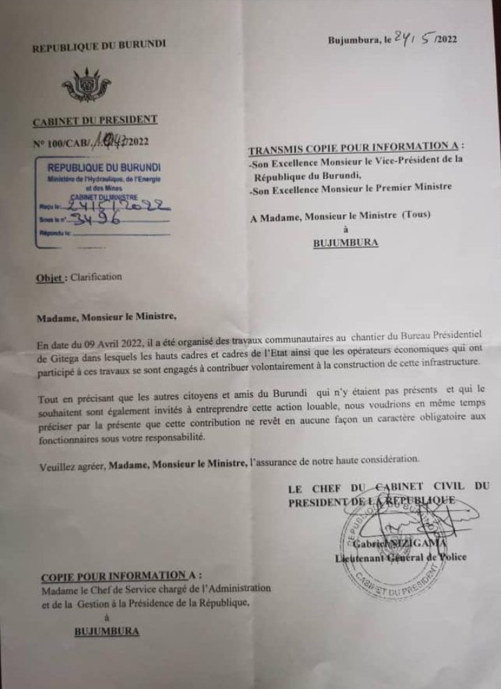 MelchyBanky's tweet photo. Le Président de la République apporte une clarification: 
"La Contribution à la Construction du Palais présidentiel à Gitega revêt un caractère entièrement "volontariste" et non obligatoire".
Ministres, bon entendeur!
@GeneralNeva wubahwe! https://t.co/4iusS4vTEx