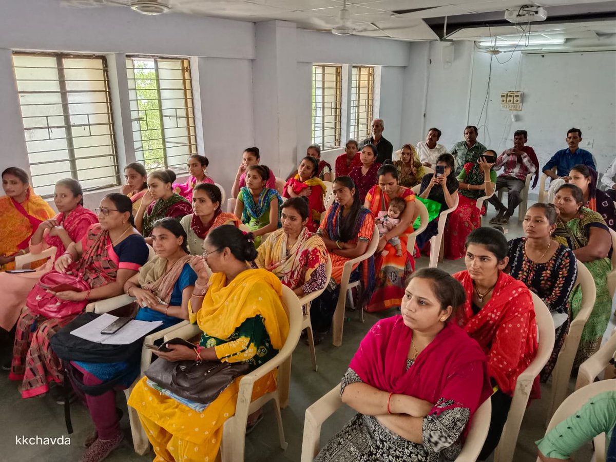 જિલ્લા પંચાયત, કરછ-ભુજના માર્ગદર્શન હેઠળ આજ રોજ ઘટક- રાપર ૧/૨ માં નિમણુંક પામેલ આંગણવાડી કાર્યકર અને તેડાગરને જિલ્લા પંચાયતના મહિલા અને બાળ યુવા સમિતિના ચેરમેનના અધ્યક્ષસ્થાને નિમણુંક પત્ર એનાયત કરવામાં આવેલ.<a href="/WCDGujarat/">Women & Child Development, Govt of Gujarat</a> <a href="/KutchDdo/">DDO Kutch</a> <a href="/IcdsKutch/">Program Officer(ICDS) Kutch</a>