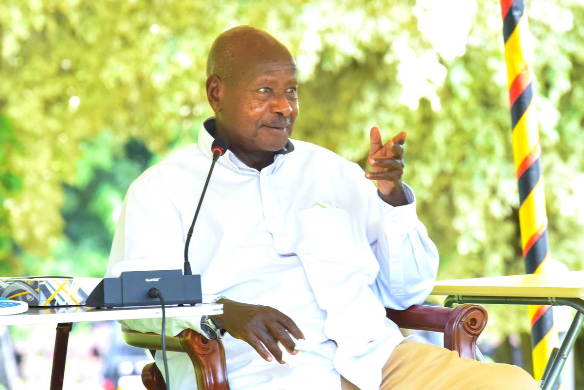 kirunda_faruk's tweet photo. H.E the President @KagutaMuseveni has today met a team of prosecutors led by the DPP, Justice Abodo, at State House, Entebbe. The President urged the team to be patriotic and avoid corruption. He agreed with them on a way forward on their salaries. FK https://t.co/4frIuPTxX7
