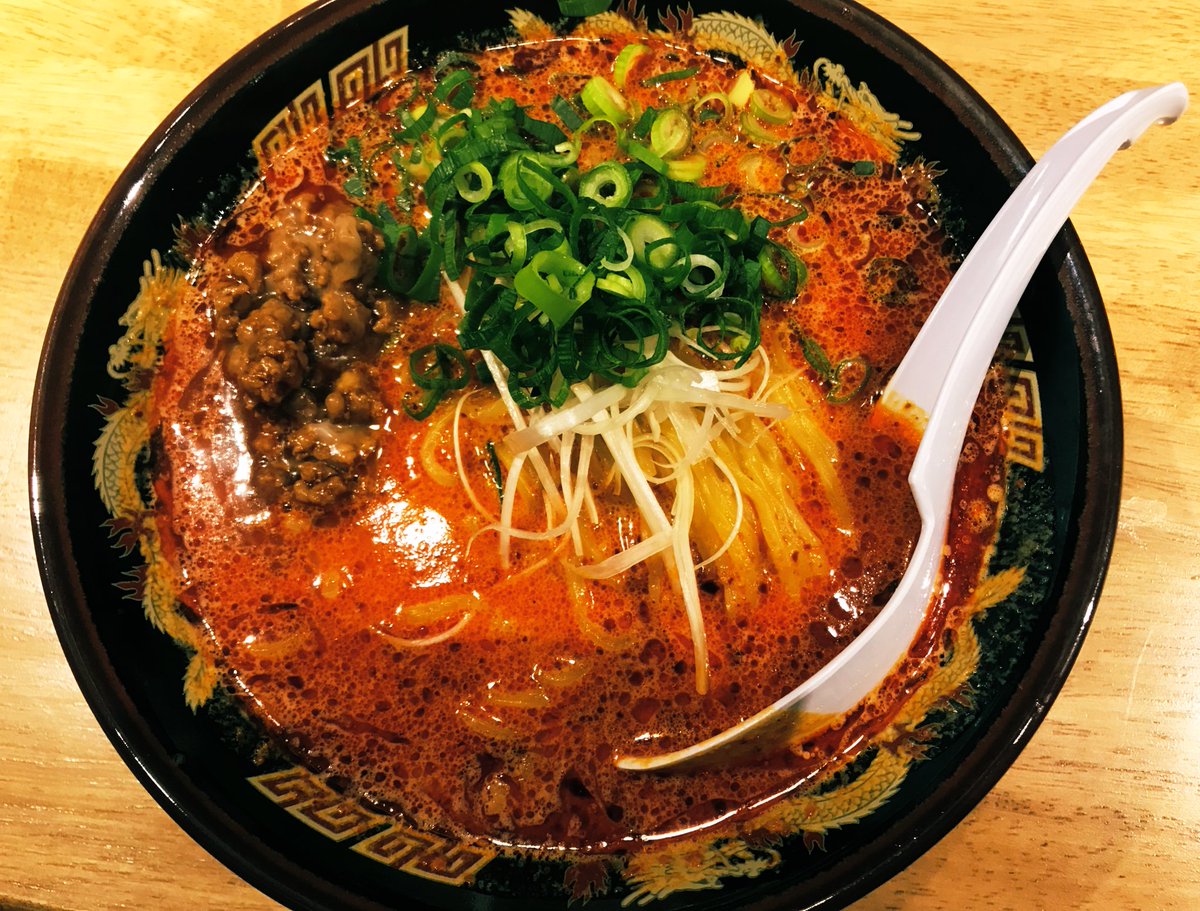 Miyu_____910's tweet photo. 変な時間に起きてしまった🥺
どうしてもラーメンが食べたく��来てしまった🥺
夜中までやってるお店って最高よね🥺
ラーメンらぶ！❤️❤️❤️
メガレモンサワーらぶ！🍋🍋🍋
餃子も追加しちゃうんだから！🥟🥰 https://t.co/NVruHNuBJl