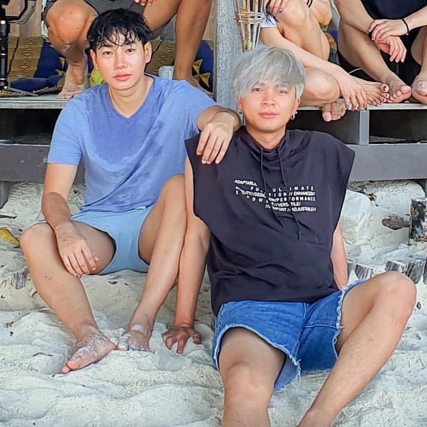PSluvPL's tweet photo. จากหนังสือ LIFESTYLE + TRAVEL ใครจำไม่ได้เฮีย @peckpalit ไปเกาะหลีเป๊ะ สตูล ตอนไหน มาย้อนดูภาพความหลังกัน ตอนเดือน Dec’19 ก่อนโควิด-19 มาไทยนิดเดียว

ทริปนี้มีภาพจำคือหมาไม่คินลูกชิ้น 🤣🤣🤣

cr. ���� ไม่พวงแหนดก็พวงหลิวนี่แหละ

#เป๊กผลิตโชค 
#PeckPaLitChoke https://t.co/WzMS5UmI04
