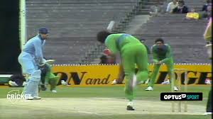 AneelaShahzadGT's tweet image. Out of the frying pan into the fire - Imported Hakomat facing full toss by PTI on one side, now tossed by IMF to raise fuel prices Rs 30 - har traf zillat 

#PetrolDieselPrice #6dayscountdown