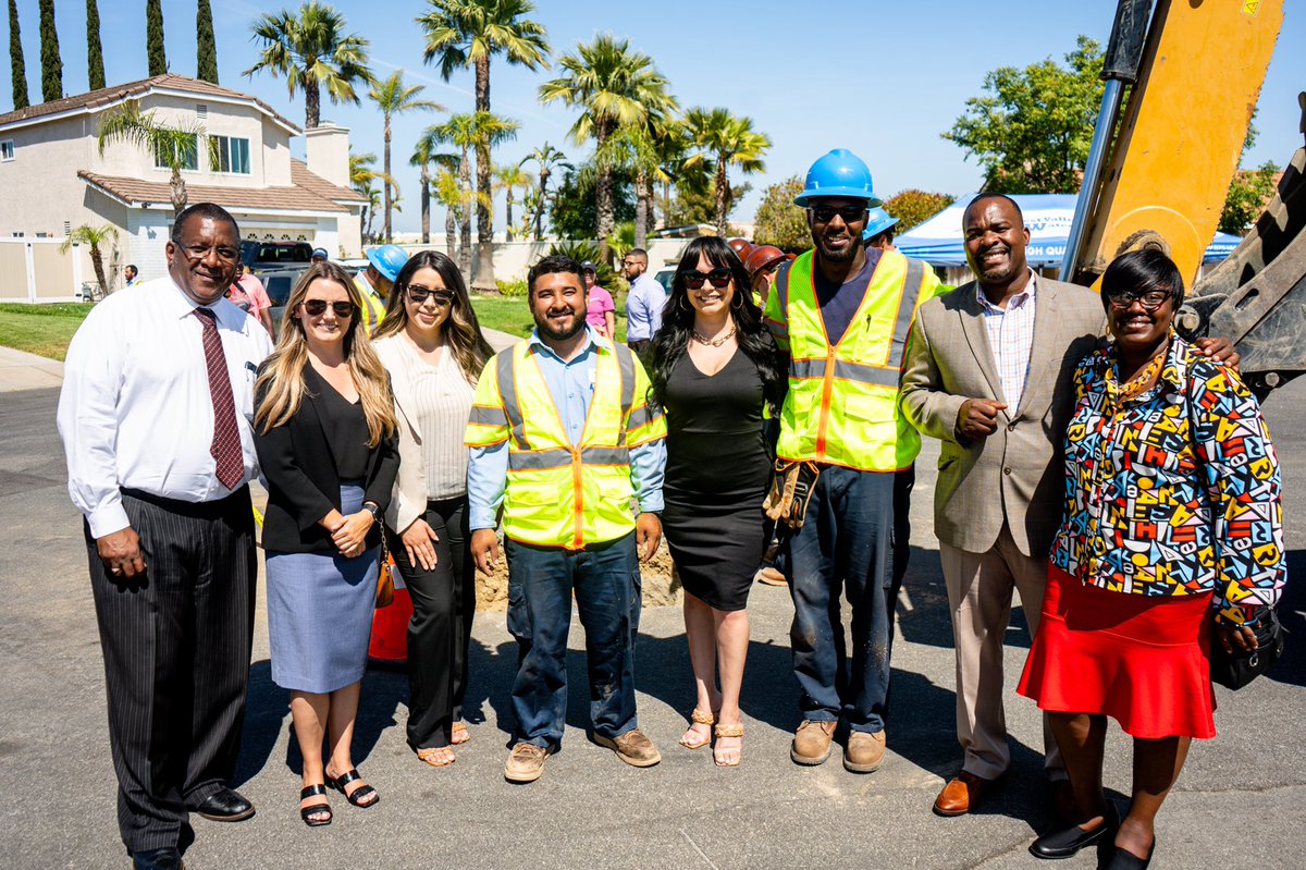 IEWorks1's tweet photo. We were happy to welcome the @cagovernor team to learn more about our programs &amp; meet our pre-apprentices.

We were able showcase two of our interns, who are now permanently employed at @mywvwd! 

Thank you to @IEBlackWorkers for being such a great partner in this work. #IEWorks https://t.co/bgaLcKwJSI