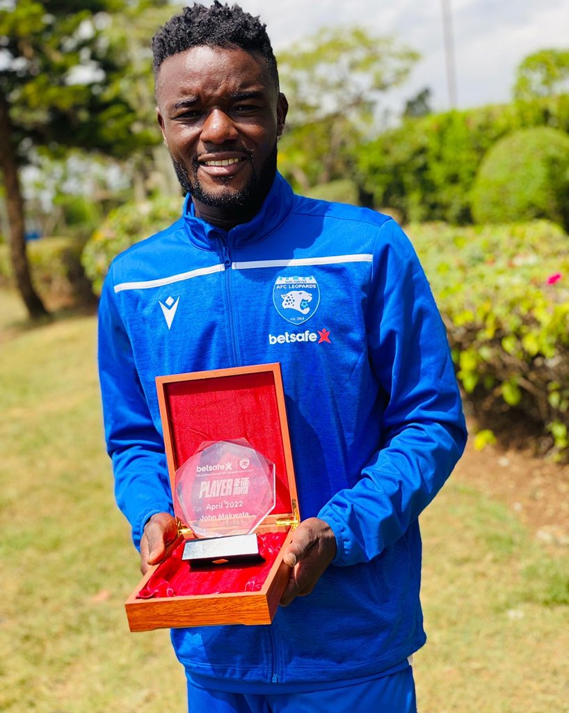 Jmarkmakwata's tweet photo. Thank you all who voted for me 🙏🏾 and to all who believe in me 👊🏾 ⚽️ we push on 💪🏿 #believe 💎💙💙💙💙 https://t.co/eXhlG704bt