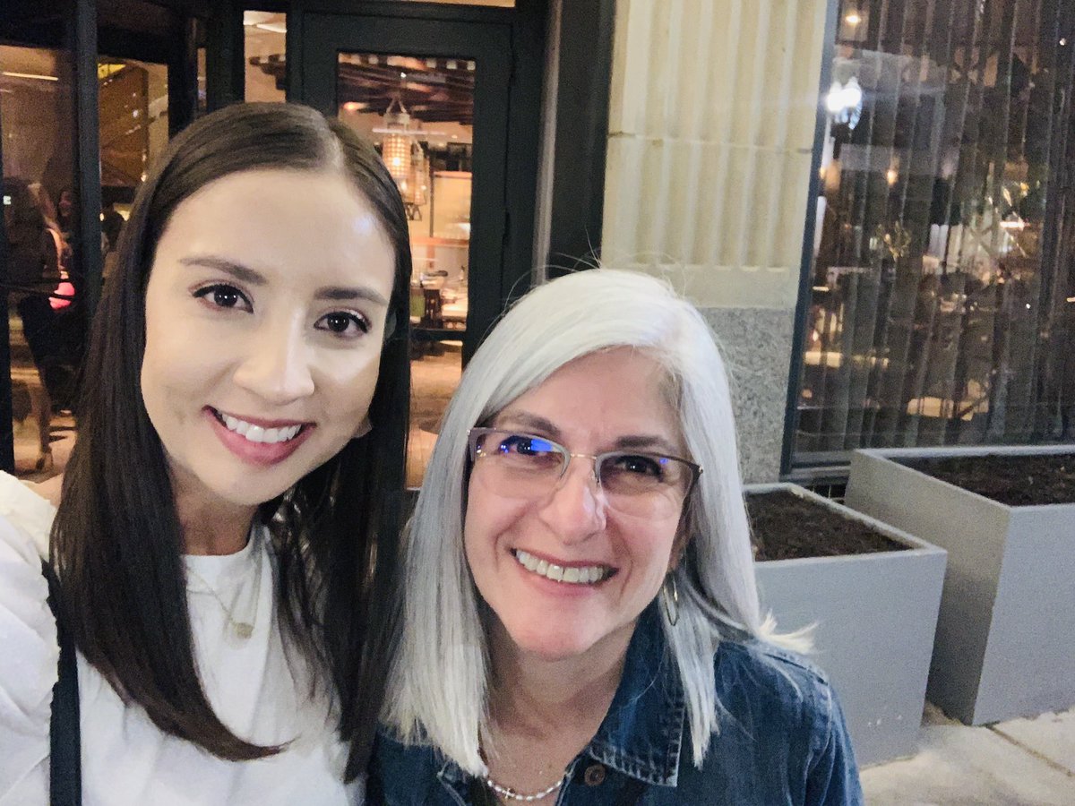 Cenando con nuestra favorita 🤩 <a href="/DRMLARA/">DRMLARA</a> ¡Muchas gracias por brindarnos TANTO en estos tres días de aprendizaje! 🤓 Nos quedamos con muchas estrategias para apoyar a nuestros bilingües emergentes y con el corazón contento. ❤️