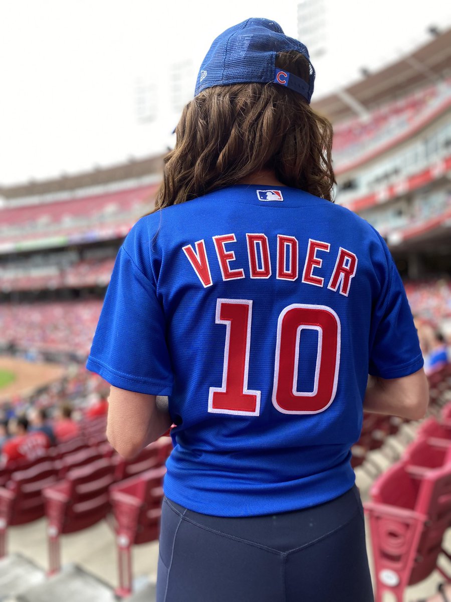 lisamckale's tweet photo. Day baseball is the best @Cubs @murphysbleacher @PearlJam #cubs #pearljam https://t.co/gSQffRVx0L