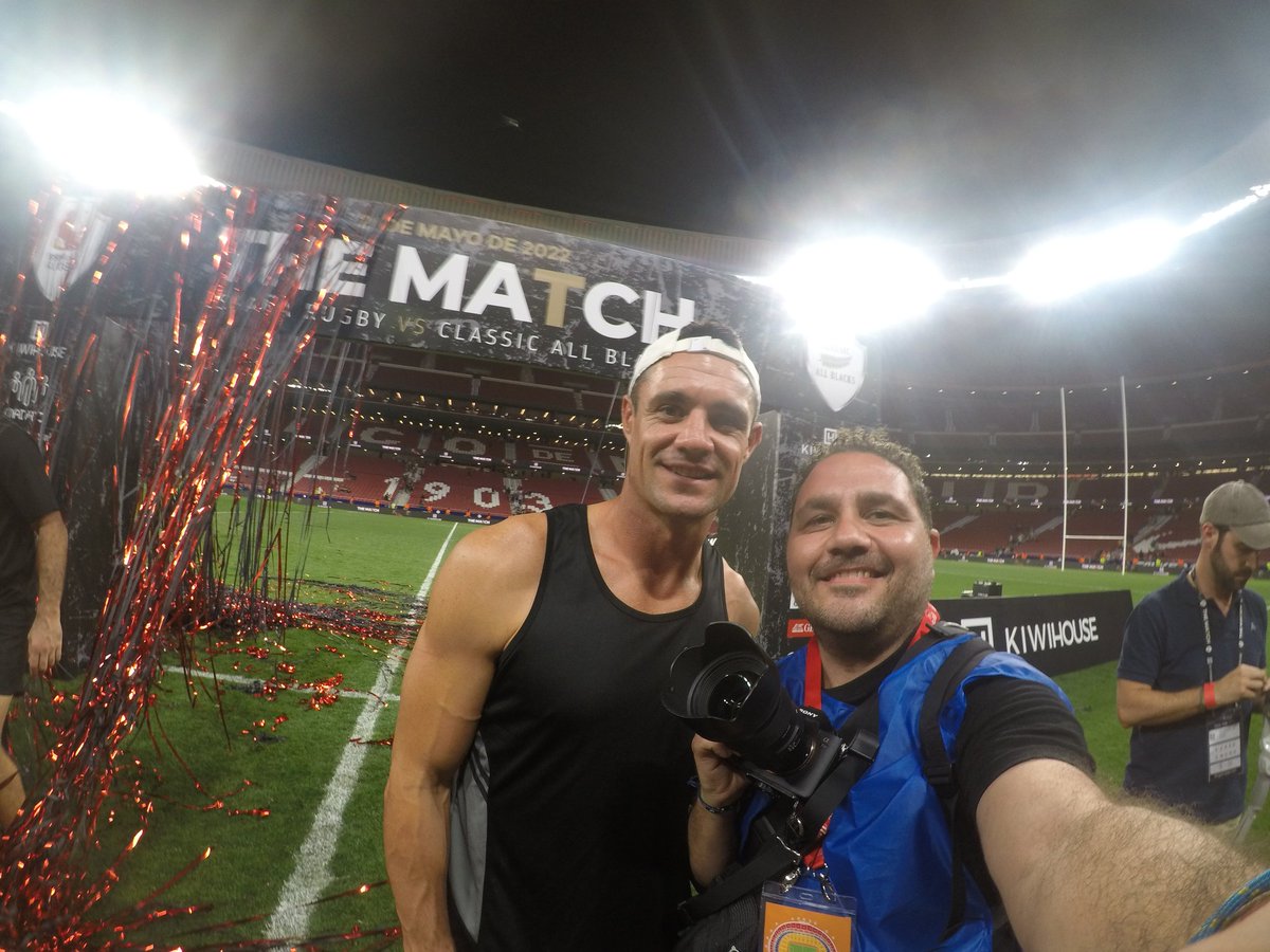 cajondelasideas's tweet photo. @tatuillo @DanCarter #conradsmith and me 😜🏉 https://t.co/FAX8iIzS9W