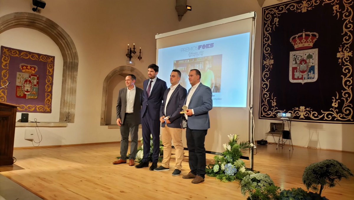 FOES_SORIA's tweet photo. Diego Rodrigo y Alberto Gómez, de #ComercialAndres reciben el Premio Joven Empresario Soriano y #Agerpix el Premio Empresa Soriana Innovadora.

#premiosfoes #foes #soria #empresa #empresarios #autonomos https://t.co/D6bpdxXTAH