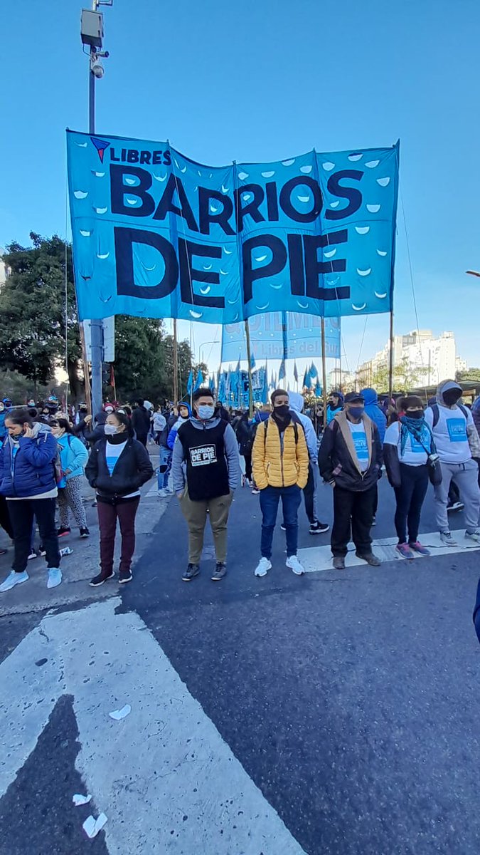 MartinJuventud's tweet photo. Hoy 26/5 juventud Sur decimos presente en la en la marcha hacia el Ministerio de comercio para frenar la inflación y luchar por alimentos dignos en nuestros hogares.
#barriodepie
#libresdelsur
#bastadeinflacion https://t.co/8K9gHA6N28
