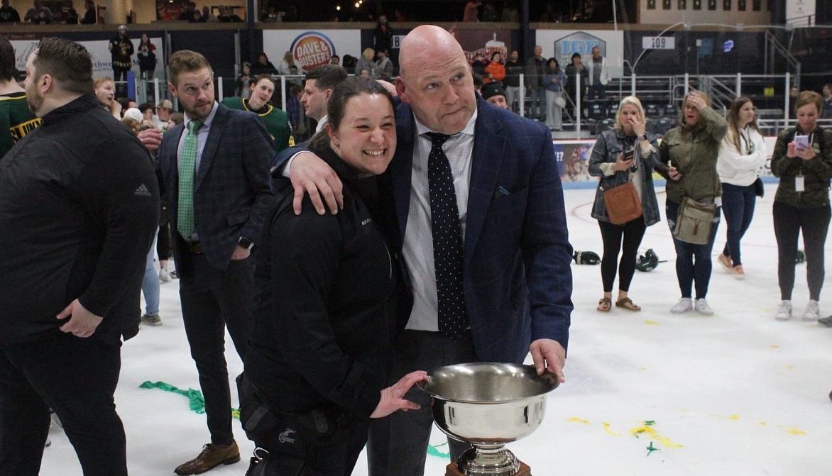 Jac_Gutierrez14's tweet image. FIRST FEMALE ATHLETIC TRAINER to win the Clark Cup

I want to give a special thanks to Coach Strand and the whole Musketeers Organization for bringing me into this FAMILY &amp;amp; for the opportunity to become a trailblazer for all women in sports. Thank you all. 

WE DID IT 

2G4EN2P❤️