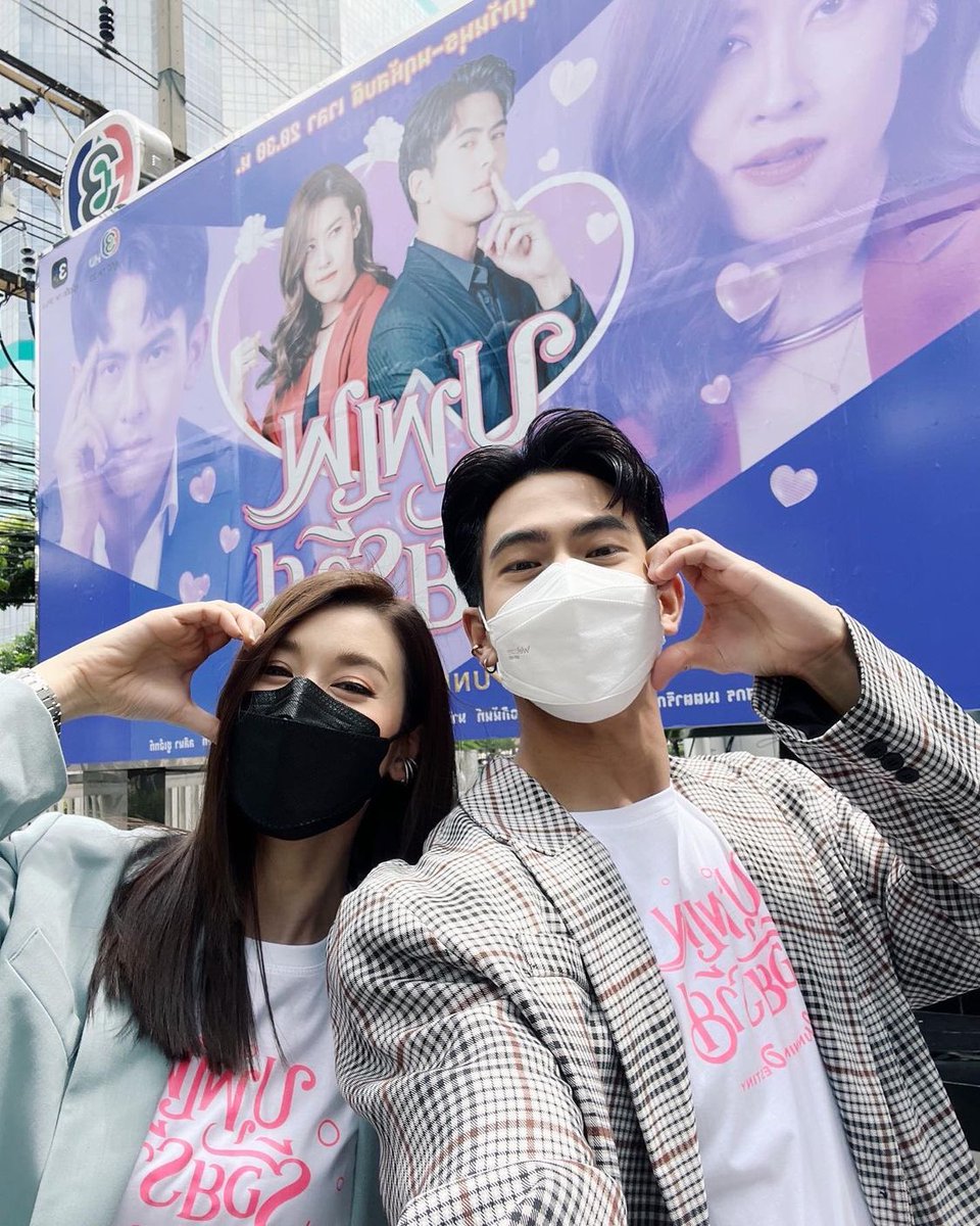 VeryHappy1990's tweet photo. 5ปีที่รอคอย พ่อหมีแม่หมีของชั้น 🥹🥹🥹 #บุพเพร้อยร้ายep1 https://t.co/n8w7yq8U1T