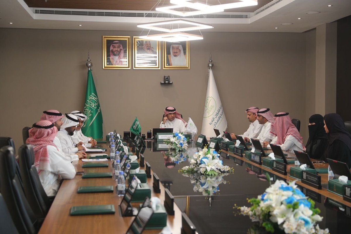 majedhogail's tweet photo. سعيًا لدعم الجهود في تلبية احتياج الأسر الأشد حاجة لتأمين المسكن..

سعدت اليوم بحضور توقيع اتفاقية 
تعاون هدفها توفير 1000 وحدة سكنية في كافة مناطق المملكة بين @dev_housing
ومؤسسة عبدالله العثيم الخيرية وأولاده؛  
راجيًا الله أن يجزيهم خير الجزاء لإسهاماتهم المجتمعية المستمرة. https://t.co/26S3IBlXjf