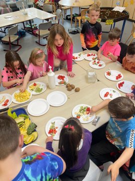 Laird's Table Restaurant (@lairdstable) on Twitter photo Our head chef Gareth visited Annanhill Primary School and the P1's with a lesson in healthy fun eating.
<a href="/AnnanhillPS/">AnnanhillPS</a>
·
#positivechoices #healthyeating #community Our head chef Gareth visited Annanhill Primary School and the P1's with a lesson in healthy fun eating.
<a href="/AnnanhillPS/">AnnanhillPS</a>
·
#positivechoices #healthyeating #community