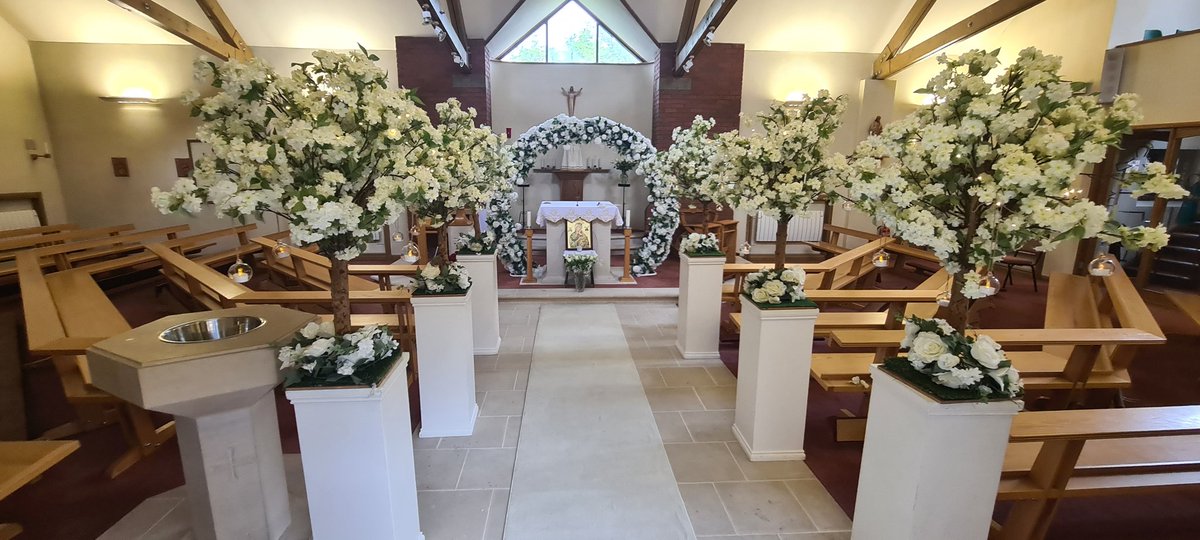 IceandLights's tweet photo. Nice little church wedding befofe a large reception https://t.co/MrW8E2tftd #weddingdecorations #churchwedding #aisledecor  #blossomtrees https://t.co/XMH3uCAWgg