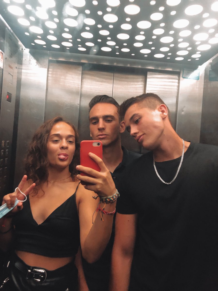 _mdm20's tweet photo. Pronto así con mis chicos🖤 https://t.co/pMNiKeAiek