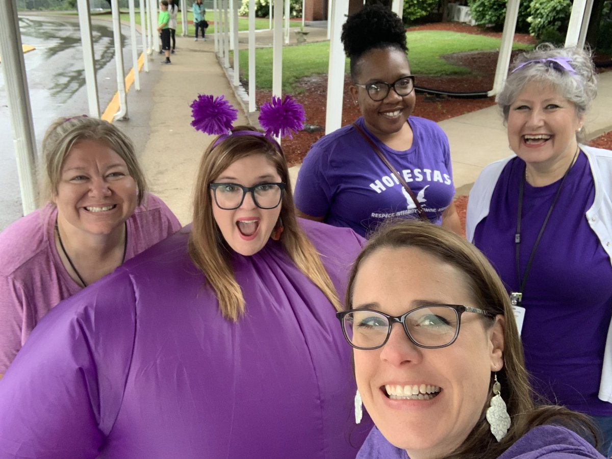 When the bosses have a morning commitment, the purple house comes to the rescue to unload cars. It’s Purple House Party Day! 💜🦅 <a href="/JanelHolt3/">Janel Holt</a> helped too. <a href="/allisonbush77/">allisonbush77</a> <a href="/KelseyS133028/">Kelsey Stewart</a> <a href="/TrenaLauderdale/">Trena Lauderdale</a> #SchmittouneedsaTwitteraccount #WeAreUnionSTEAM