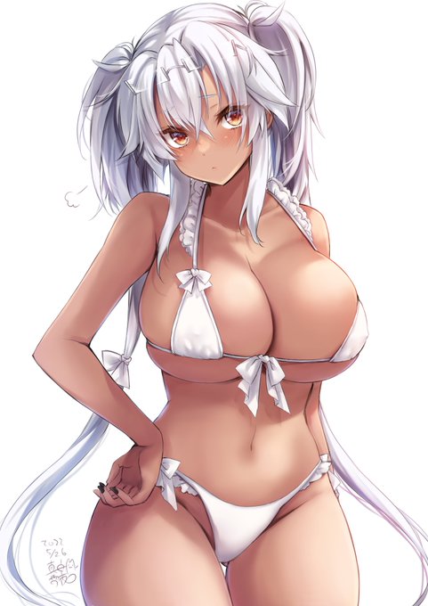 フリフリとかリボンとか付いてて可愛いけどえげつない面積の水着を着せられる武蔵しゃん 