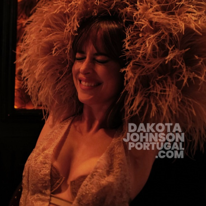 dakotajohnsonpt's tweet photo. 📸 Adicionámos na nossa galeria novos e exclusivos outtakes da Dakota Johnson fotografada pelo Greg Williams para a Vogue UK de Fevereiro. #DakotaJohnson

Confiram todas as fotos no link abaixo: