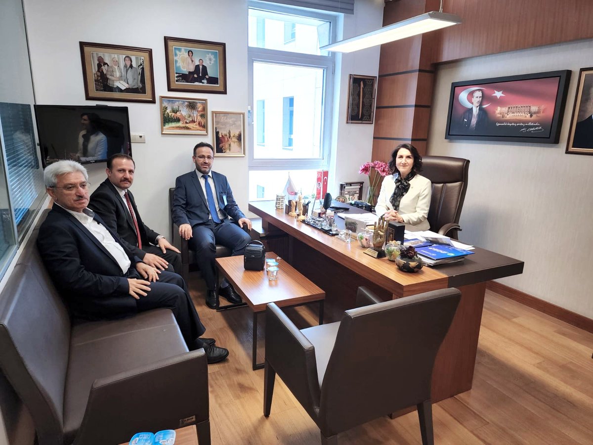 gulenderacanal's tweet photo. Türkiye Özel Meslek Liseleri Federasyonu Genel Başkanı @AvAhmetYalcin82, Başkan Vekili Mustafa Kızmaz ve Genel Sekreter @celaltun63 #TBMM'de misafirimiz oldu.

Nitelikli ve donanımlı gençlerimizin yetişmesi için önem arz eden Meslek Liselerimize dair görüşme gerçekleştirdik. https://t.co/Og2azpg5nC