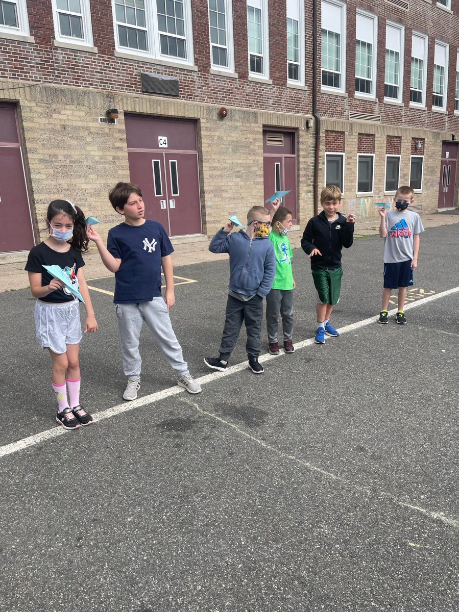 Jeanisap's tweet photo. National Paper Airplane Day!!!  ⁦@Fmaur_DSS⁩ ⁦@PrincipalFNB⁩ https://t.co/YFsu9YWSeP