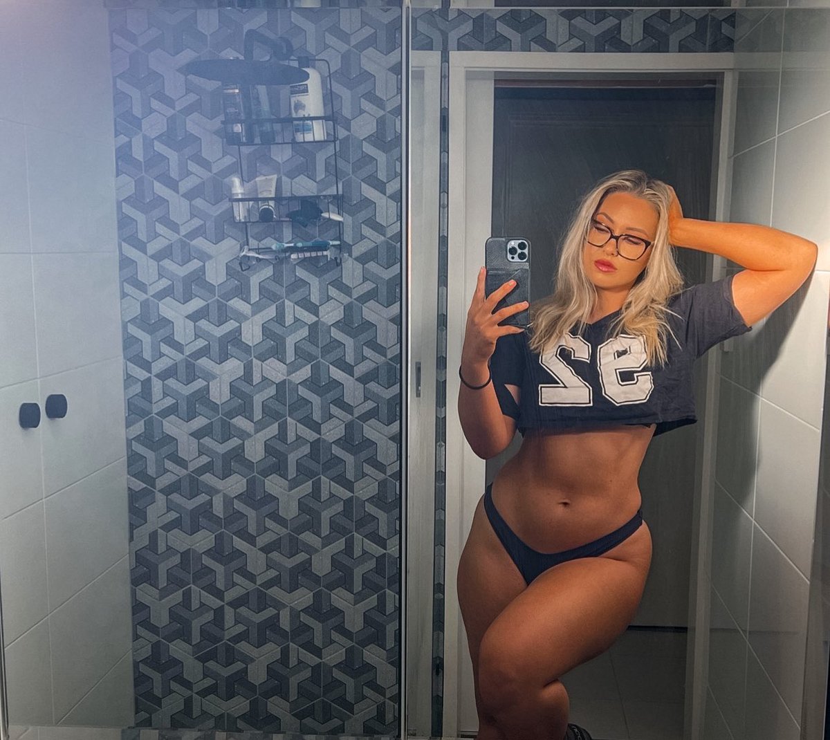 poutynftgirl.eth tweet media