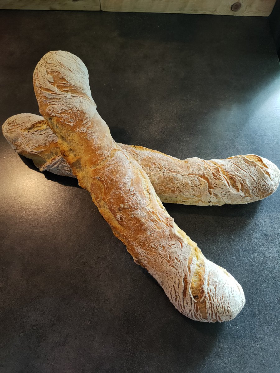kiki84sze's tweet image. Mes baguettes rustiques 🥖😋
Voir article et recette cliquer sur le lien
facebook.com/lesgoutsdansla…
#pain #painrustique #croustillant #gourmand