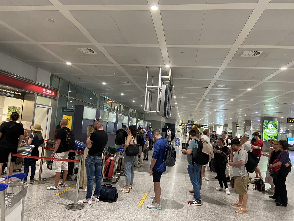 BethFreedman's tweet photo. @vueling no matter how you ever try to make this up to this group, you have lost every single one of us as customers. And we will be telling everyone we know about how exceptionally hideous the experience has been. https://t.co/YF82UWVmTD